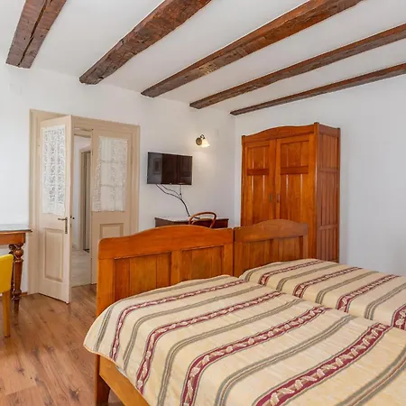 4 Bedroom Awesome In