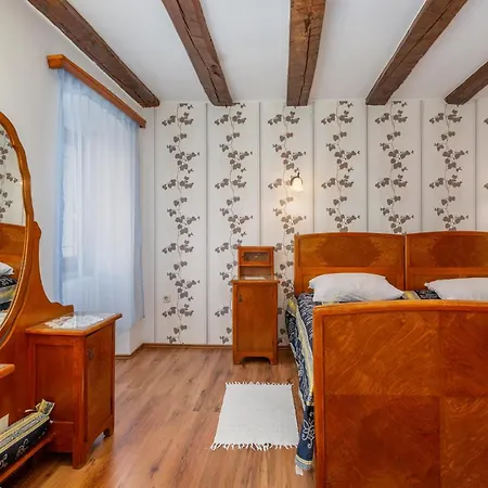 4 Bedroom Awesome In *