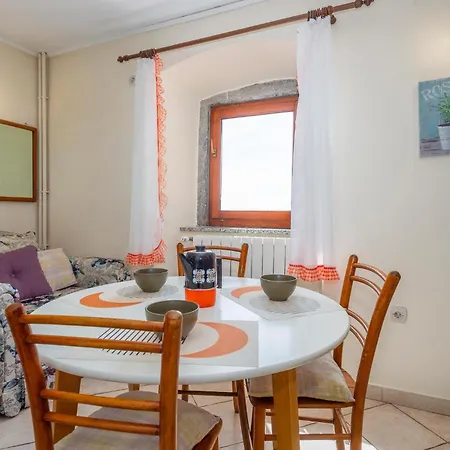 Apartman Gorgeous In With Kitchen