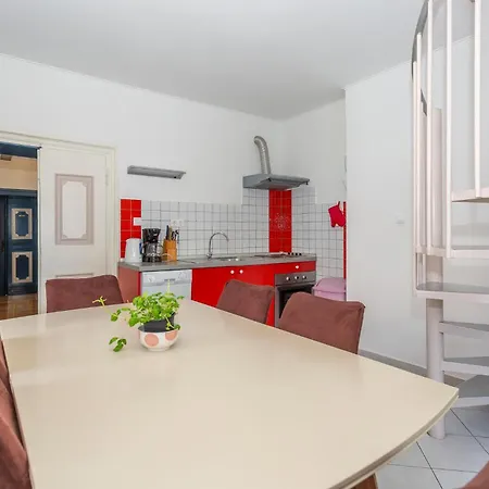 Apartman Gorgeous In With Kitchen *