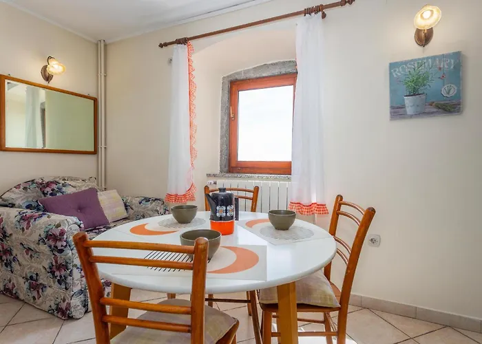 Appartement 4 Bedroom Awesome In