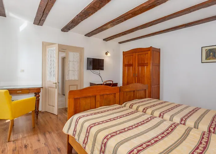 4 Bedroom Awesome In