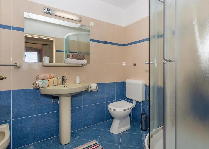 4 Bedroom Awesome In