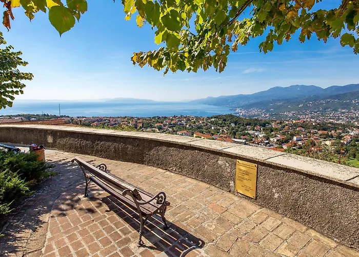 Appartement 4 Bedroom Awesome In *
