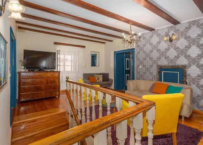 4 Bedroom Awesome In *