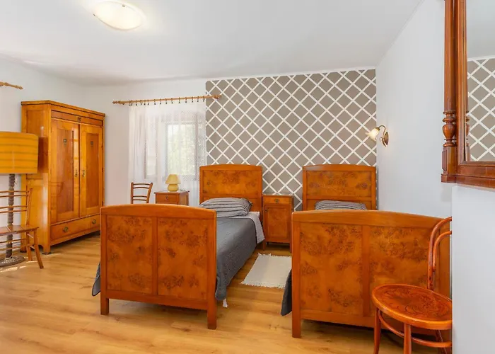 Appartement 4 Bedroom Awesome In