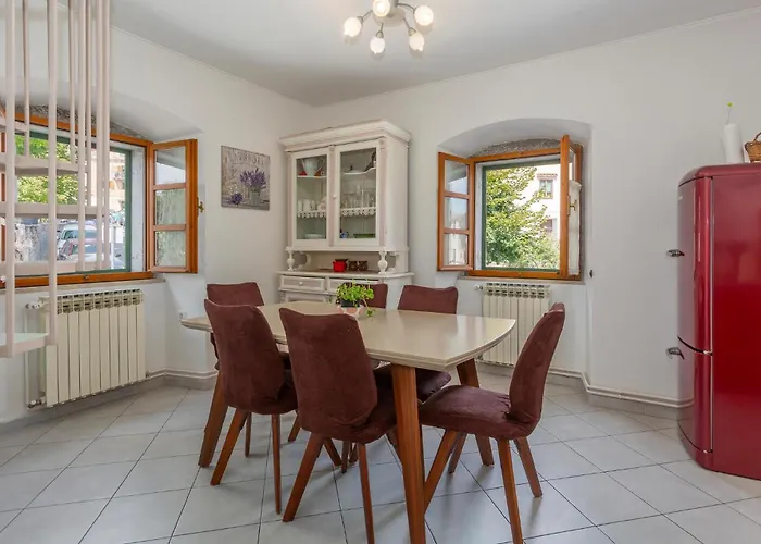 4 Bedroom Awesome In Kastav