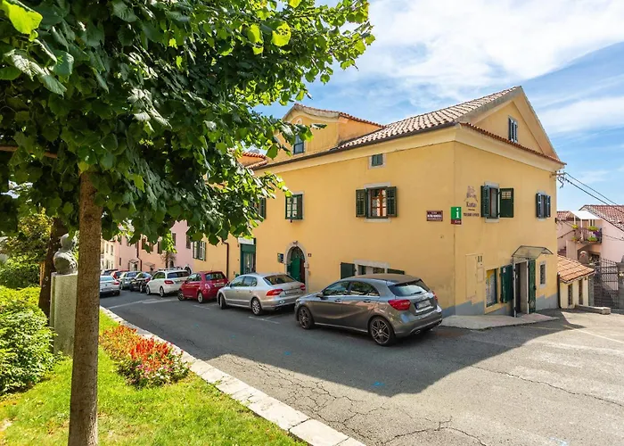 Appartement 4 Bedroom Awesome In